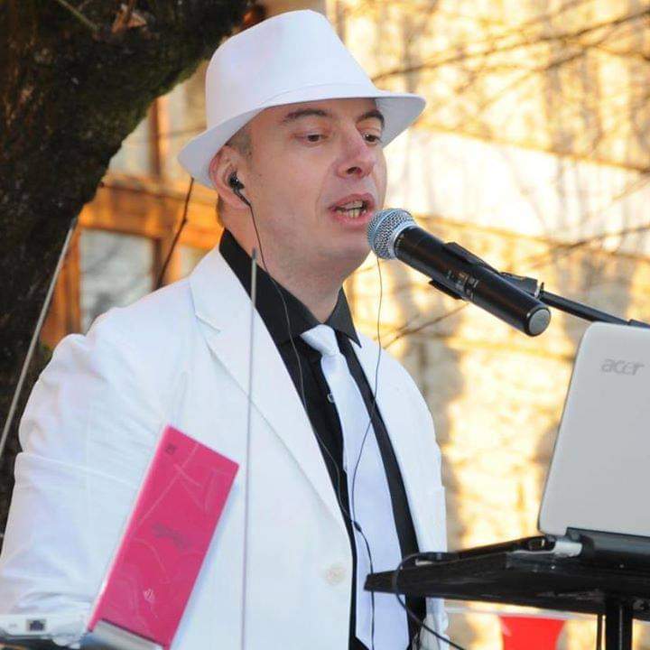 Foto 2 di UGO LIVE