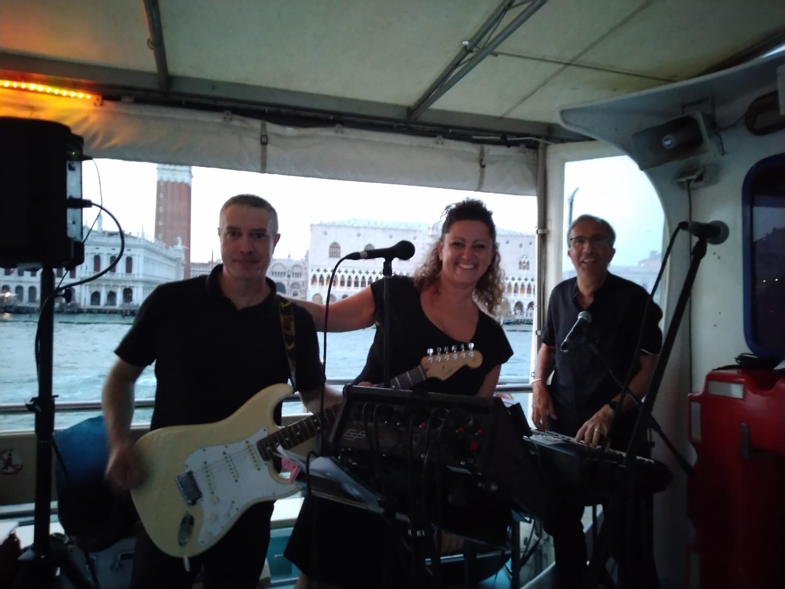 Foto 2 di MUSIKA'