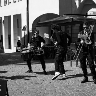Foto 2 di UNBRASSED BAND