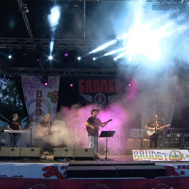 CLAUDE LIVE MUSIC