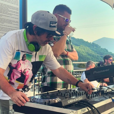 Foto 7 di DEEJAY BOND