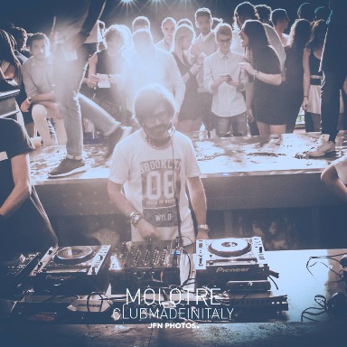 Foto 4 di DEEJAY BOND