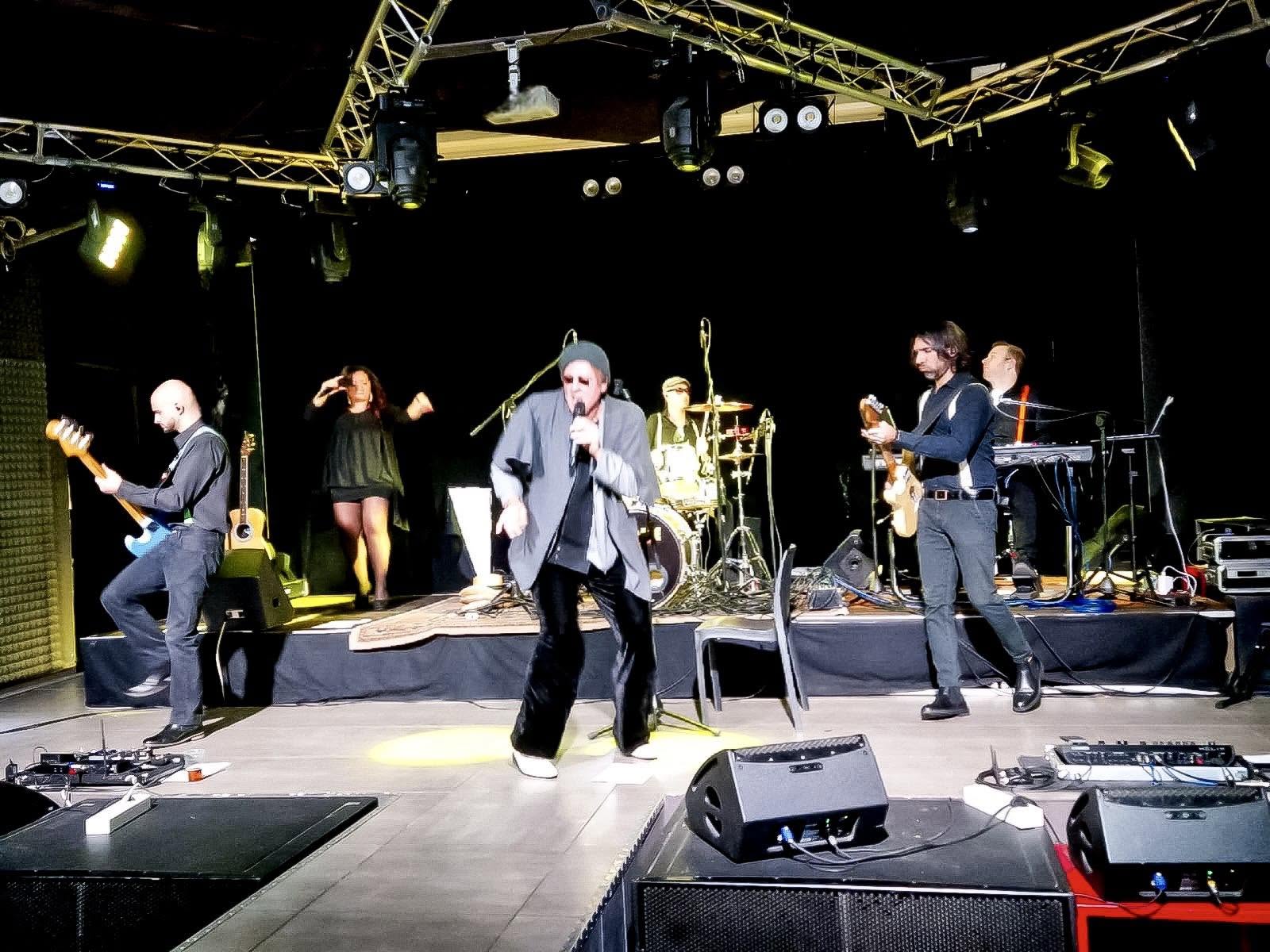 Foto 1 di IL FOLLE E LA BAND