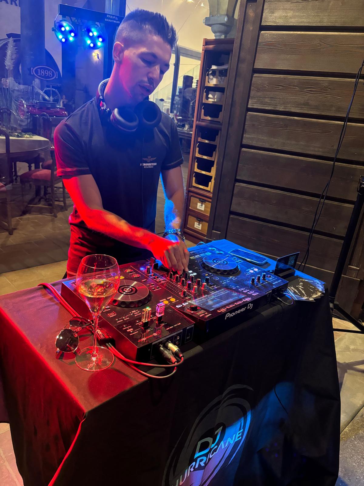 Foto 4 di DJ HURRICANE