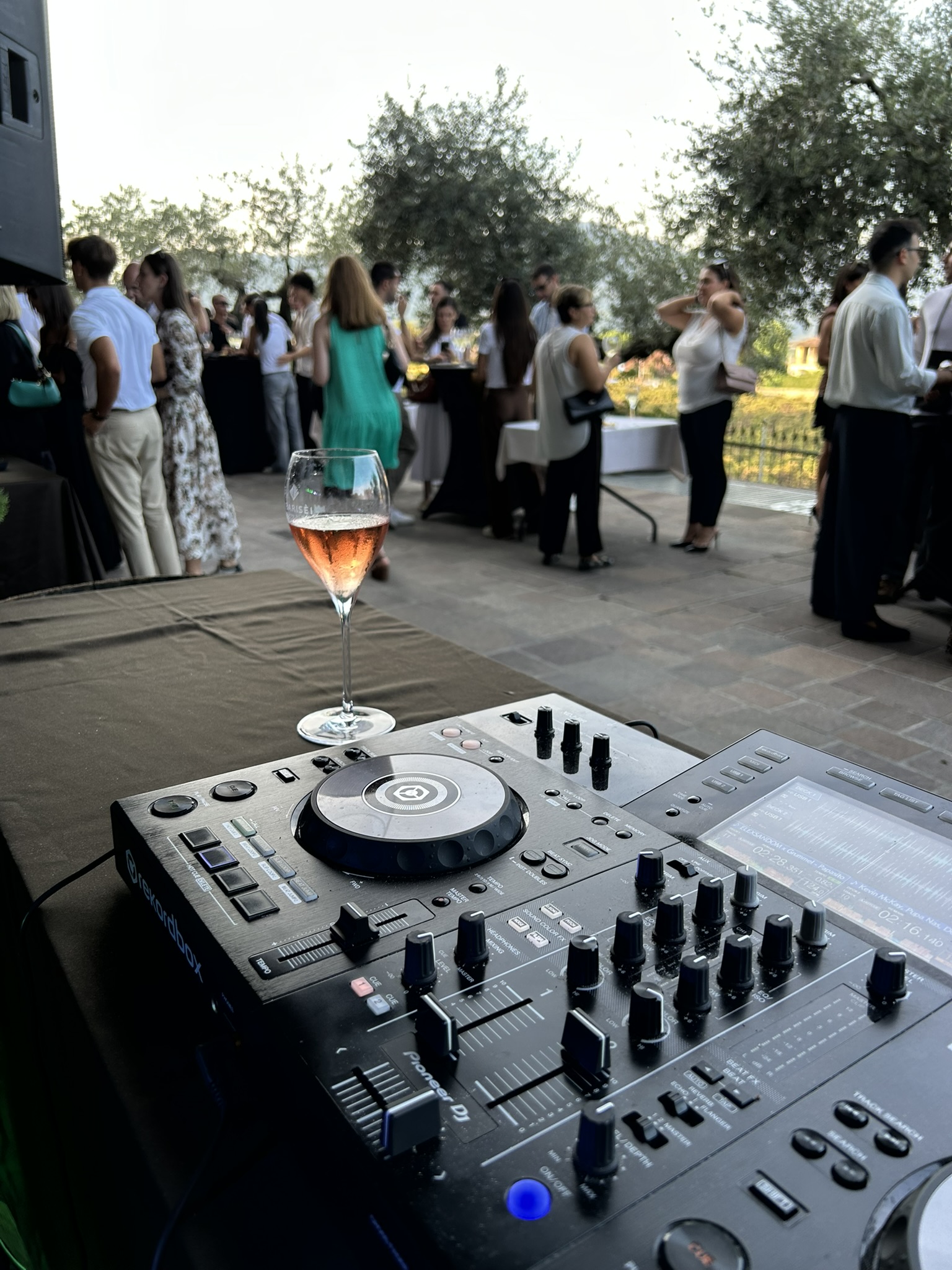 Foto 2 di DJ HURRICANE