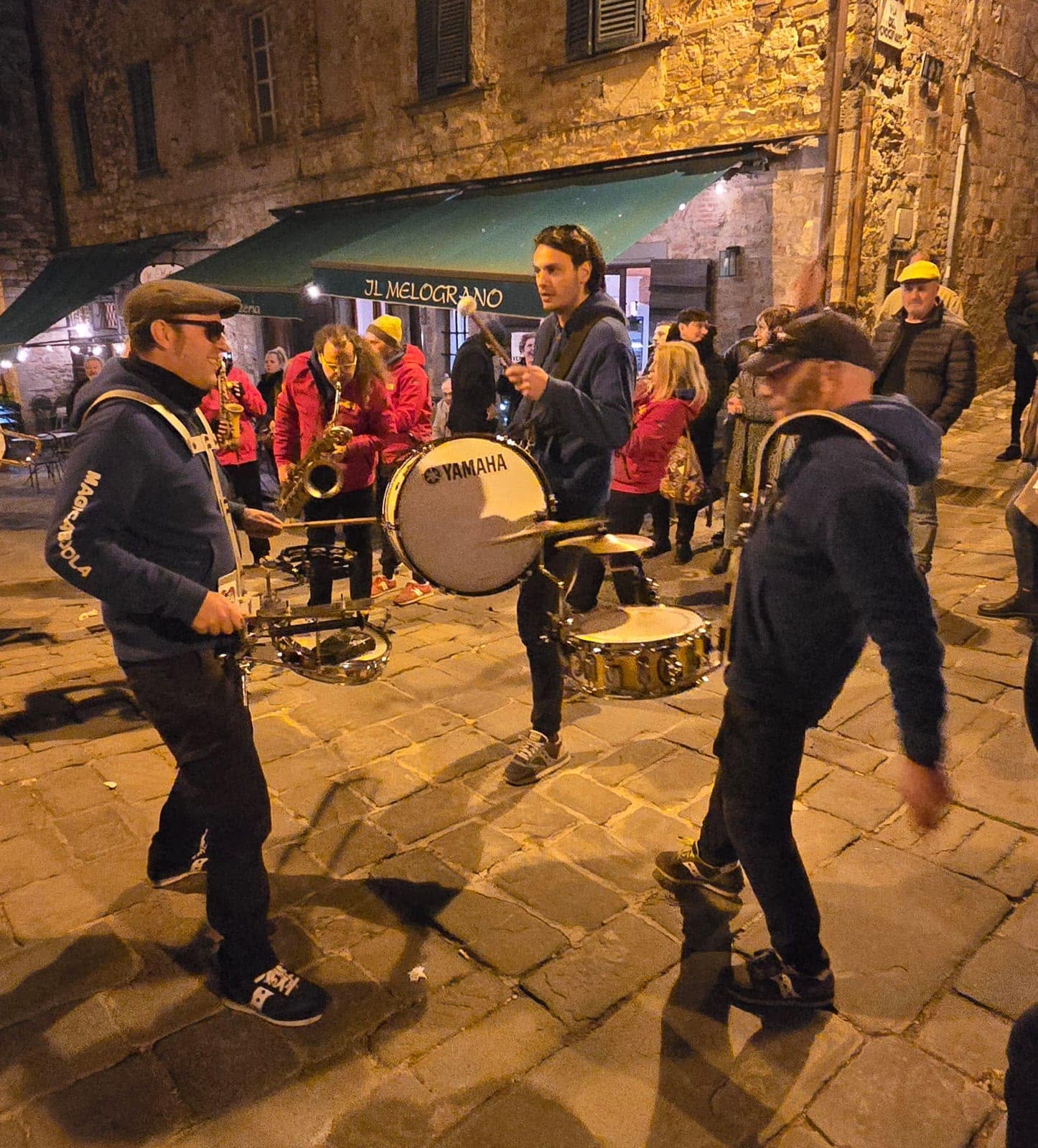 Foto 4 di MAGICABOOLA BRASS BAND