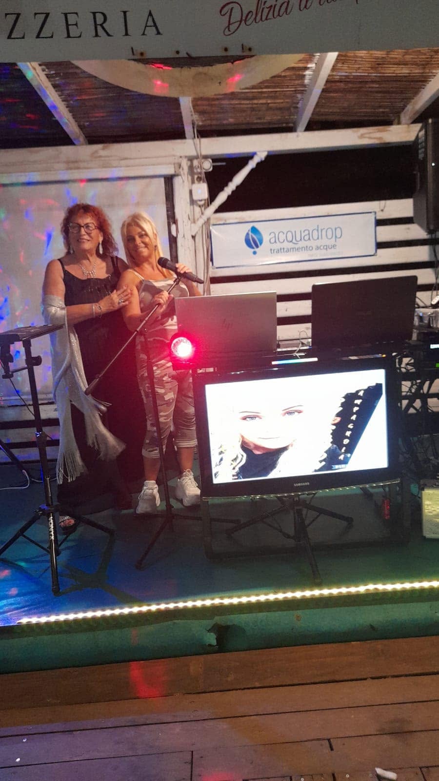 Foto 5 di MARY SANDY KARAOKE