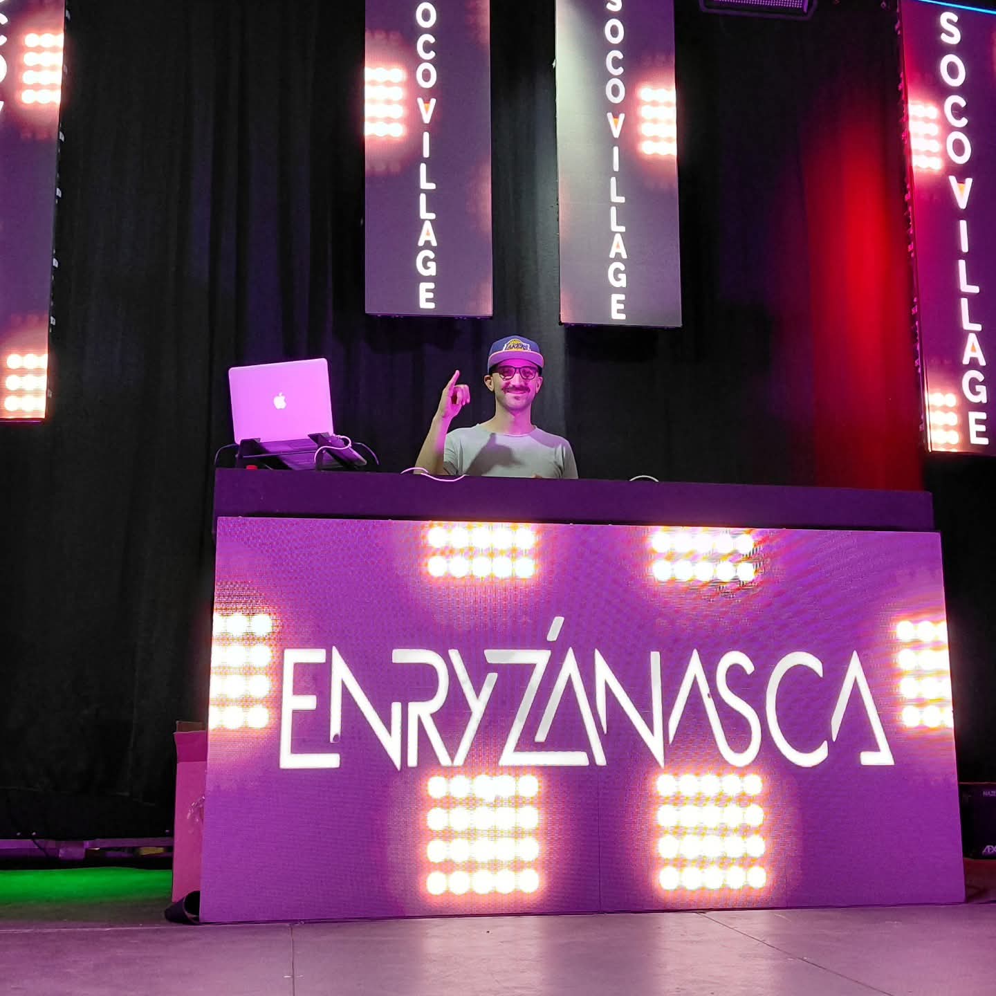 Foto 2 di ENRY ZANNA DJ