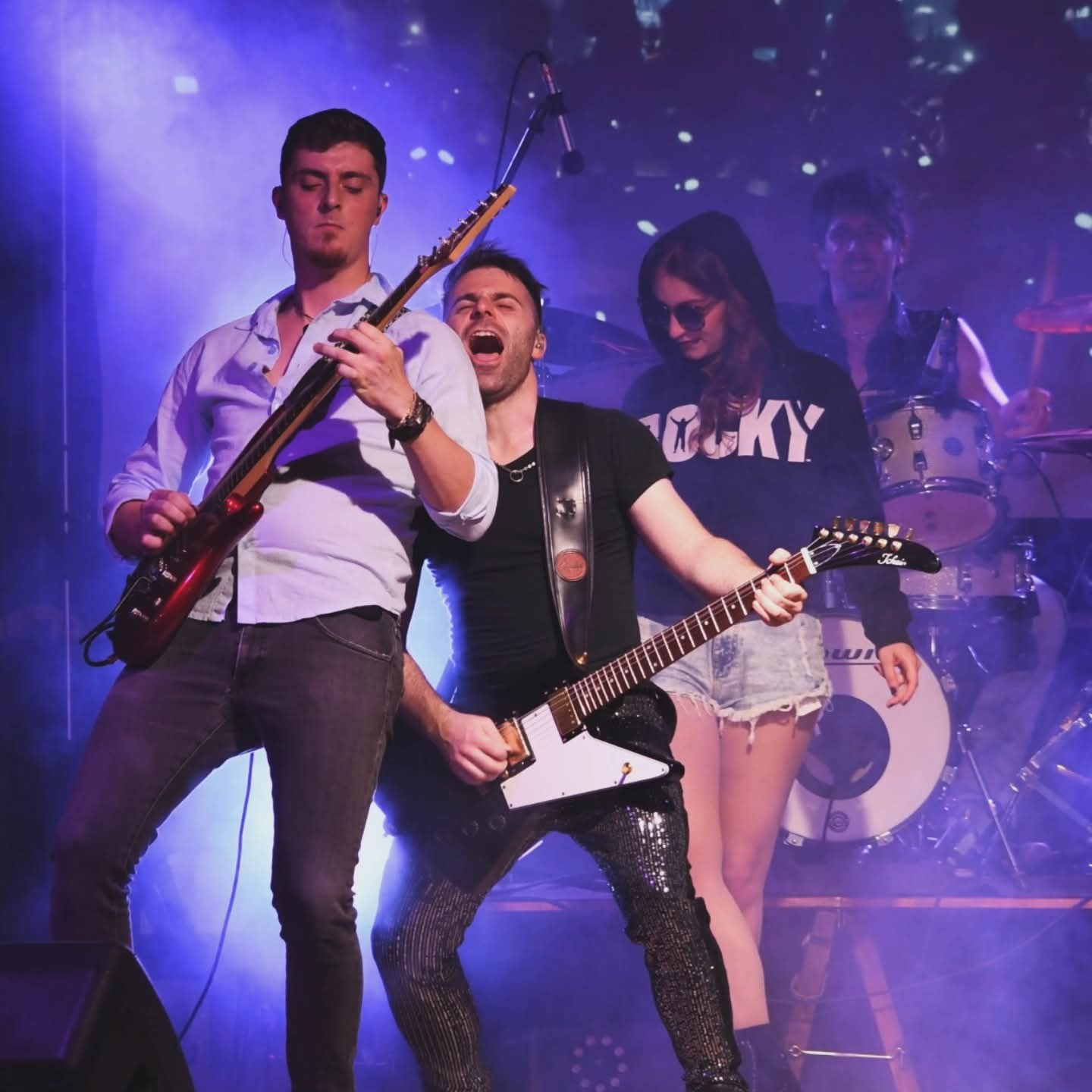 Foto 5 di COMING SONG