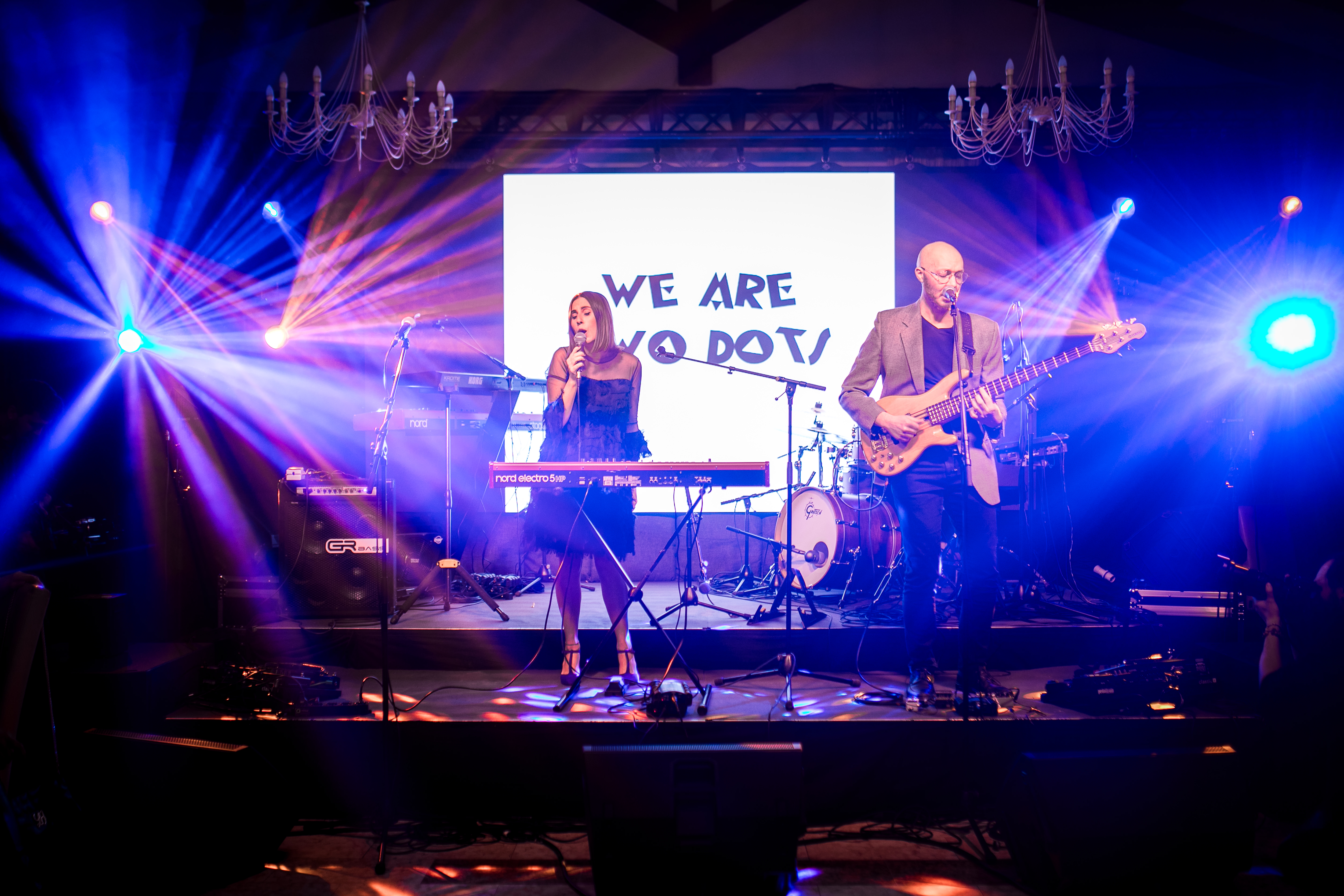 Foto 2 di WE ARE TWO DOTS