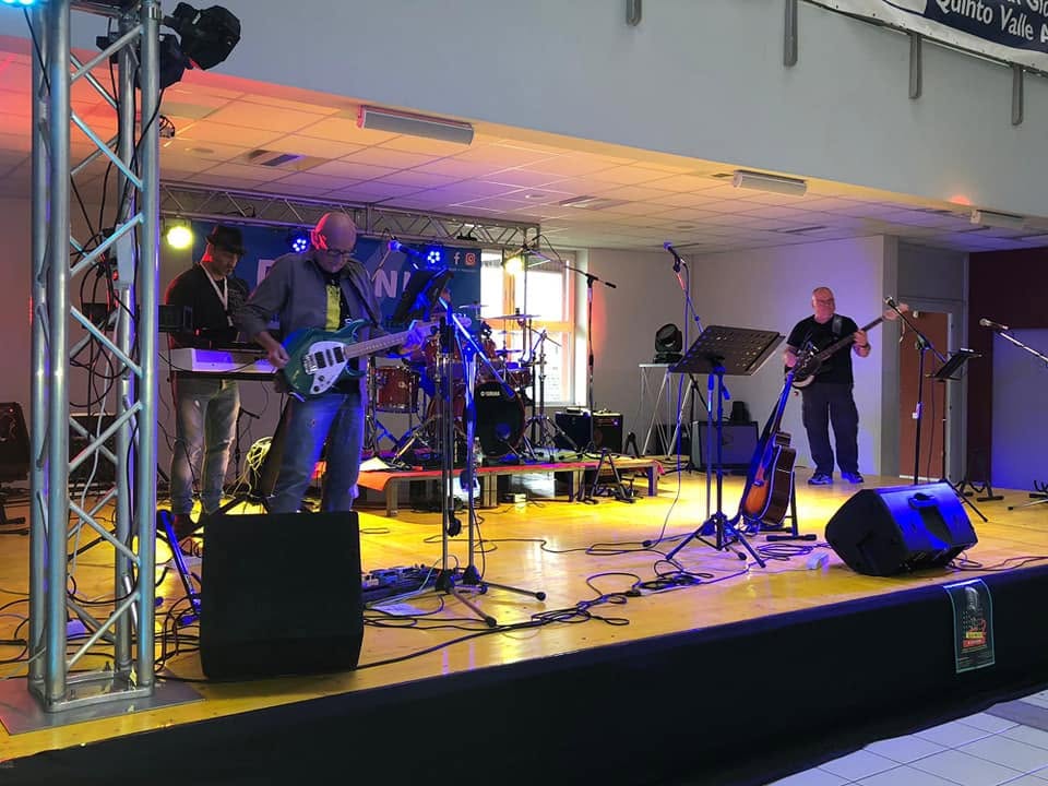 Foto 3 di GIGI LIVE MUSIC