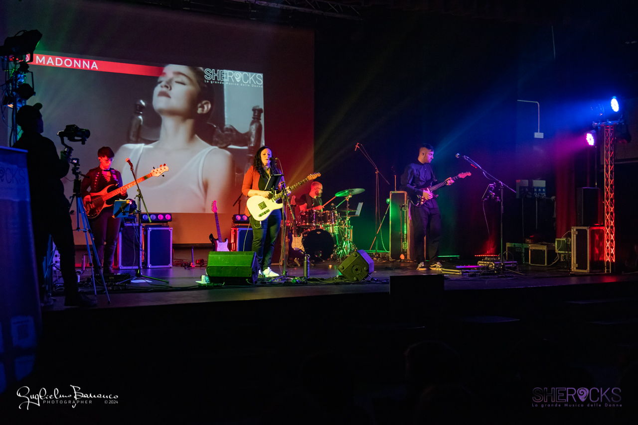 Foto 3 di SHEROCKS