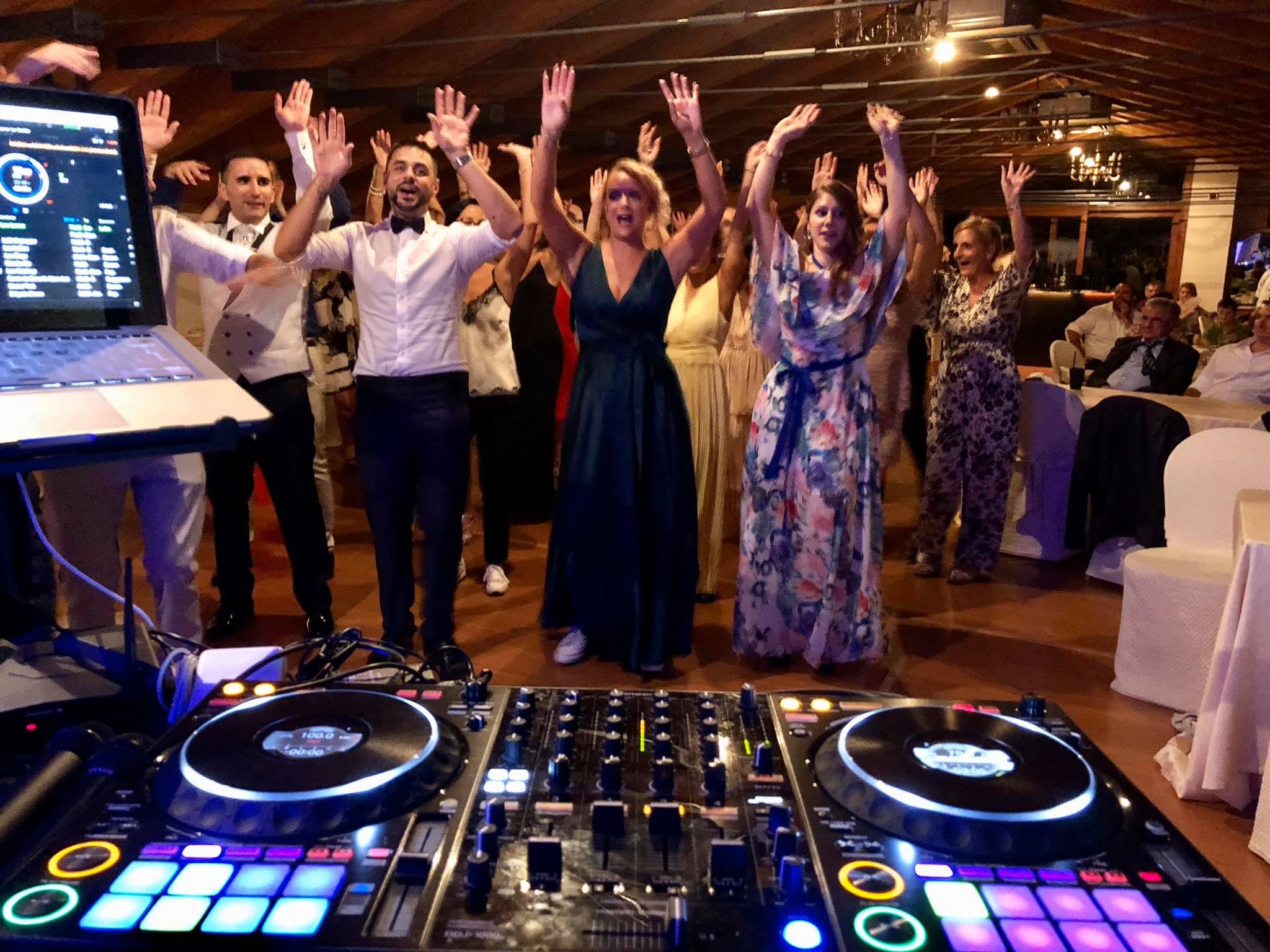 Foto 3 di DARIO DJ PROFESSIONAL WEDDING