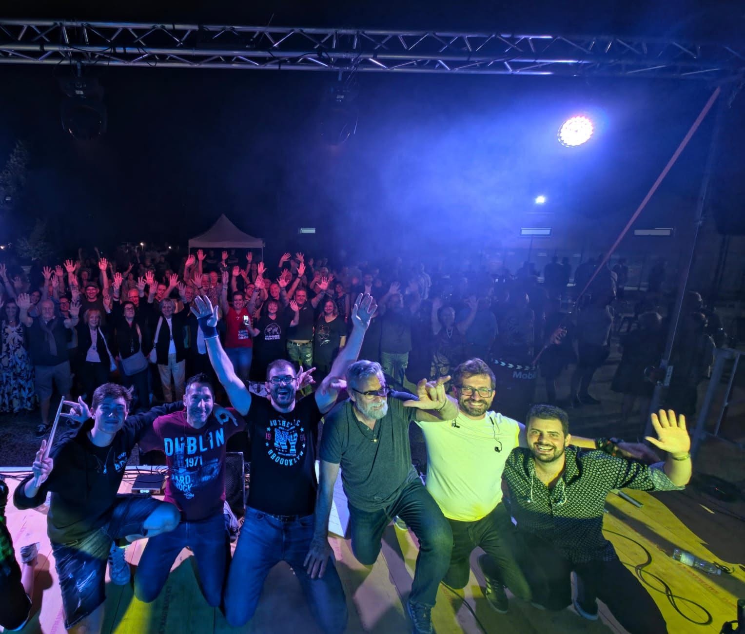 Foto 2 di IL CLAN DEI NOMADI TB