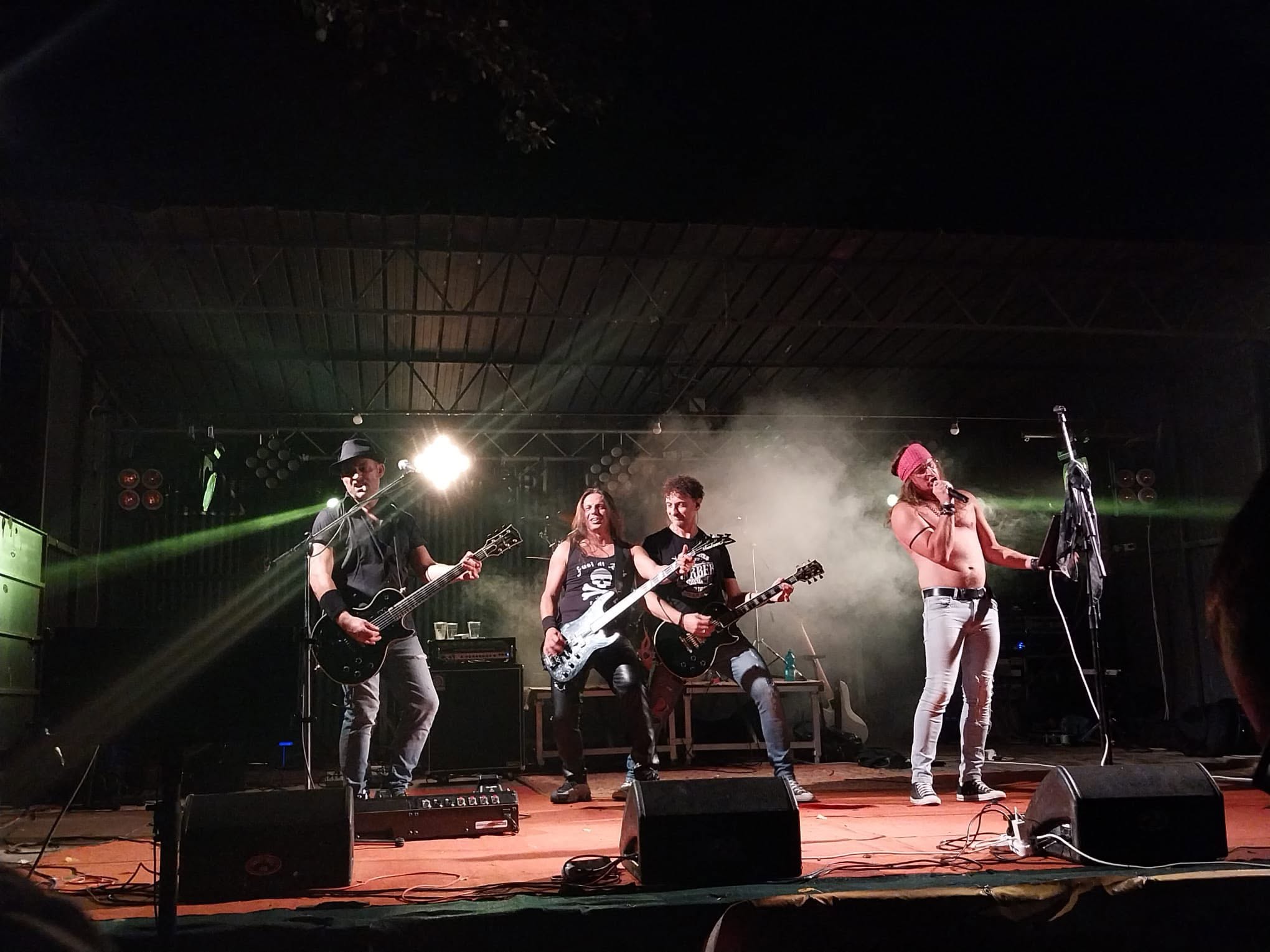 Foto 1 di MACHINE GUNS