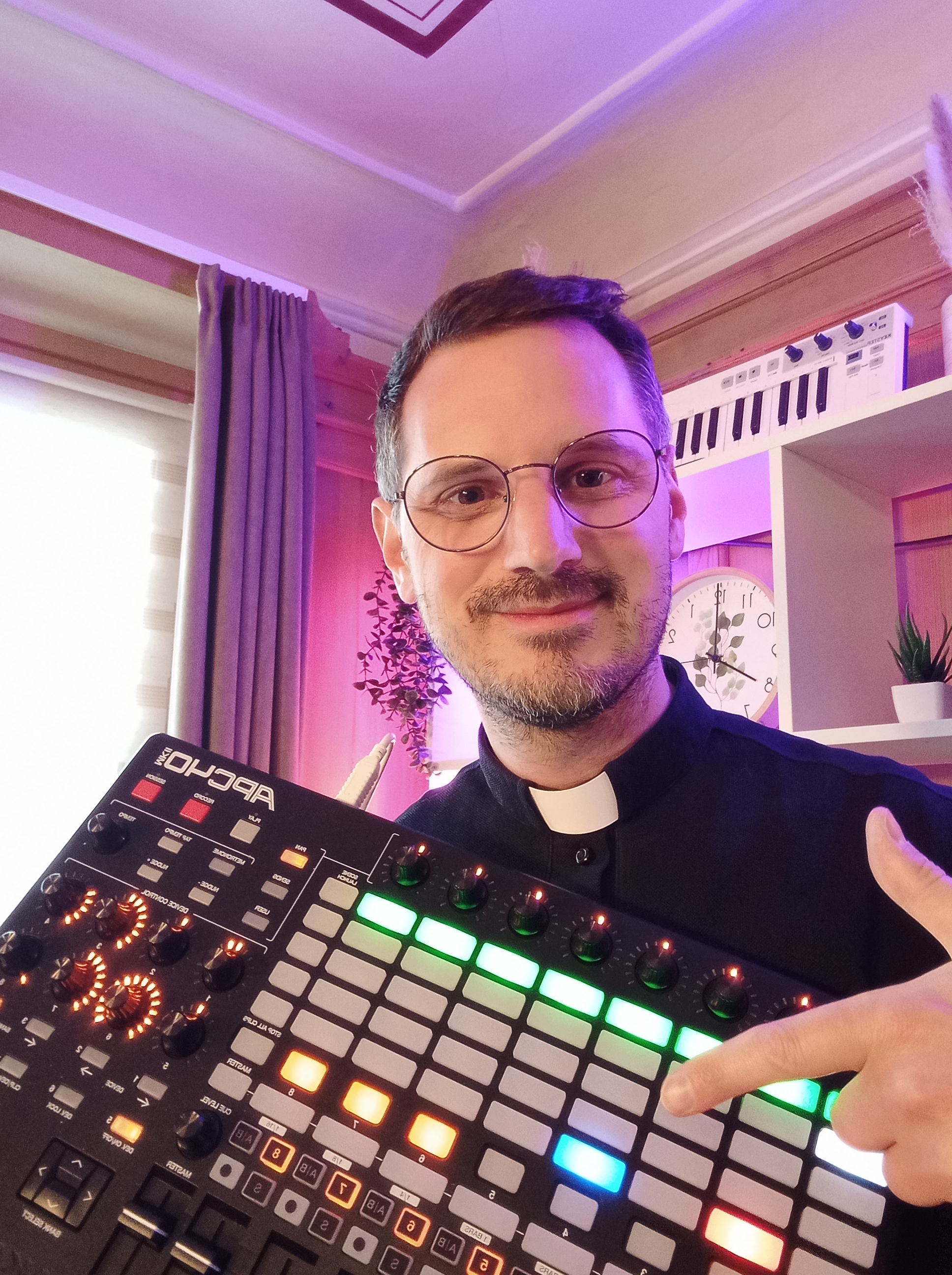 Foto 1 di FATHER MATT (HOLY MATT)