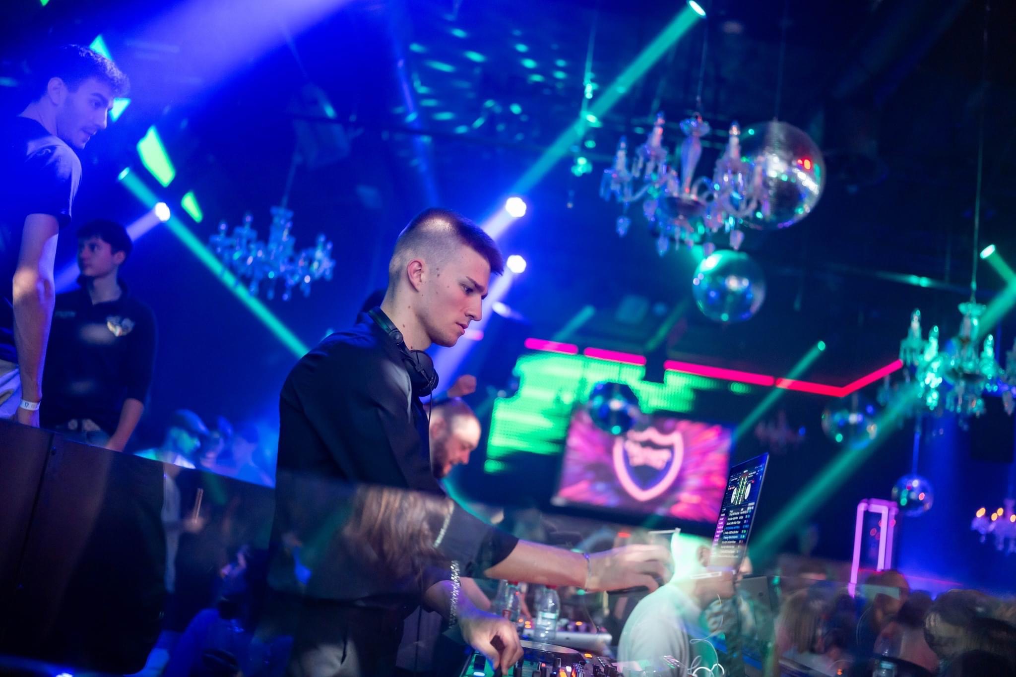 Foto 3 di DJ REY
