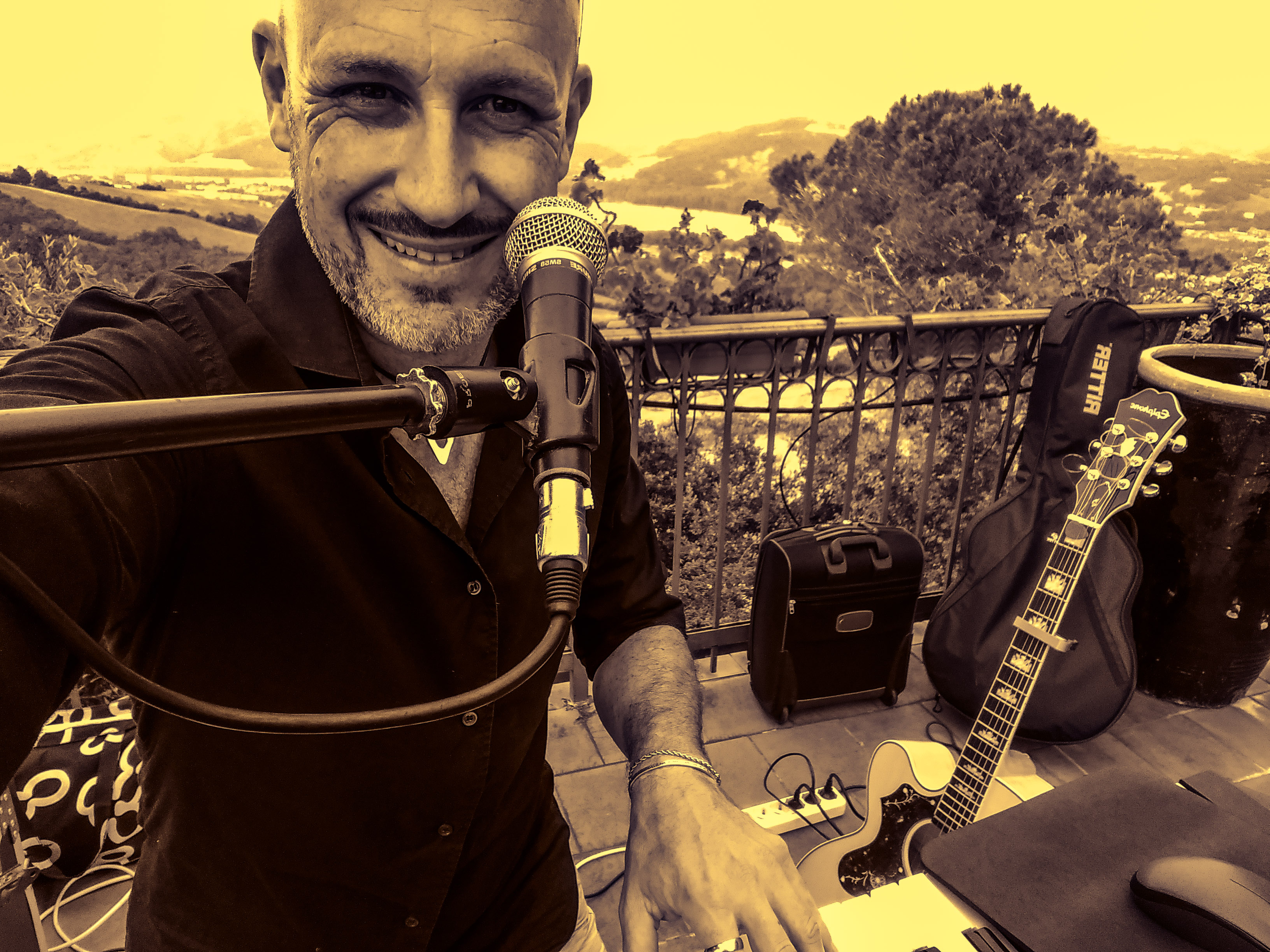 Foto 5 di AMEDEO MOSSO PIANOBAR DEEJAY