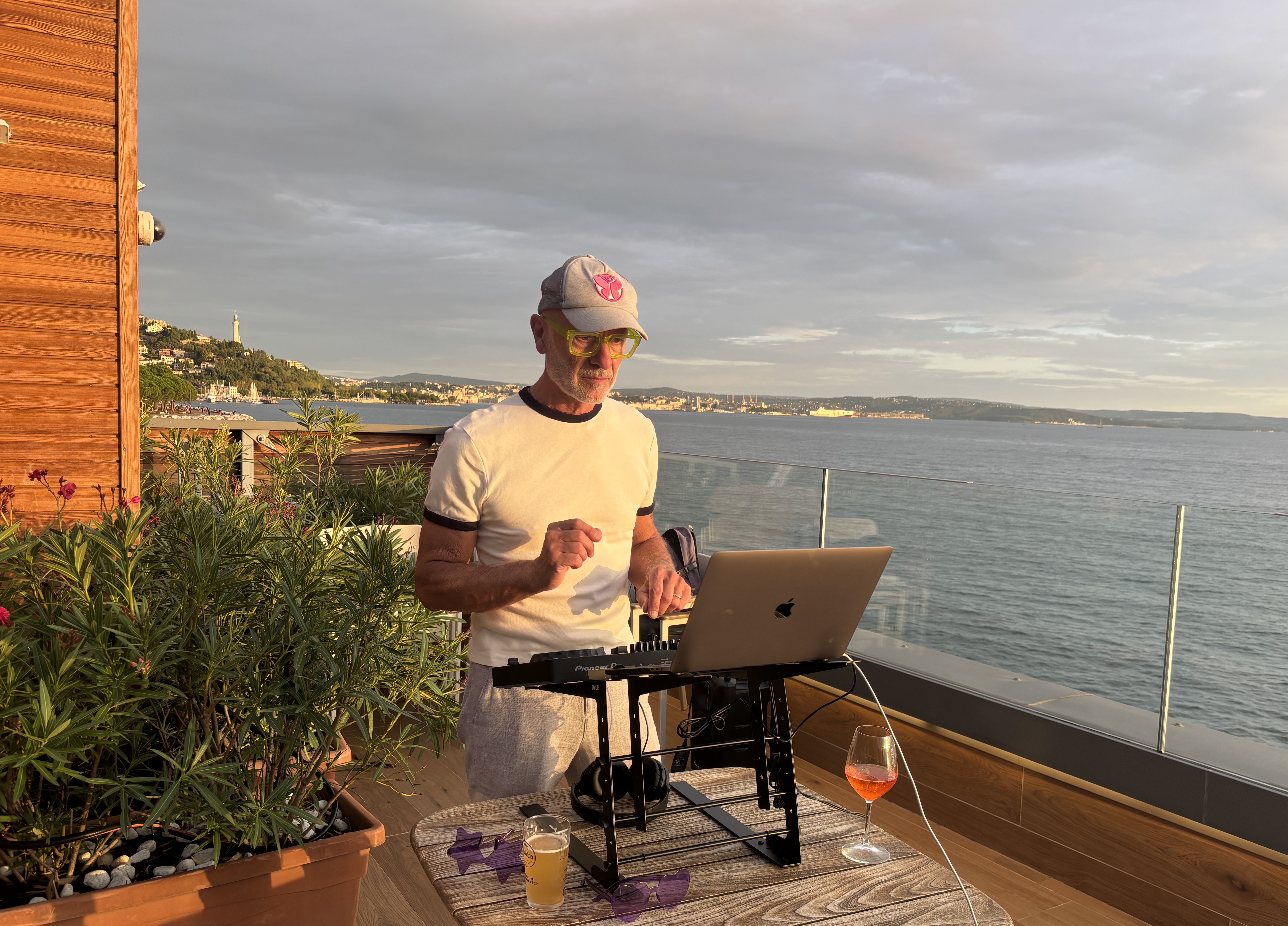 Foto 1 di mr purple dj