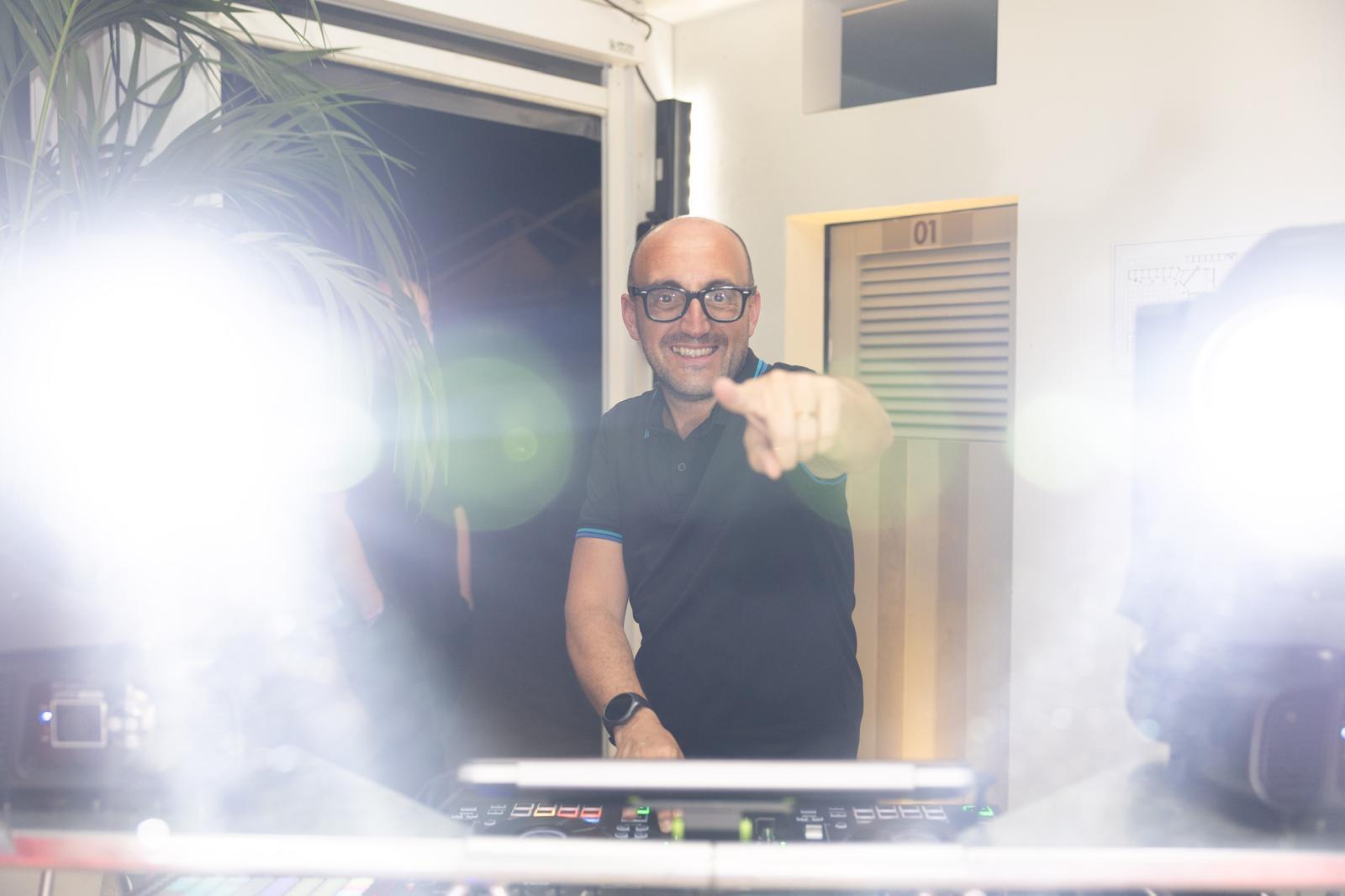 Foto 2 di UBBY DJ