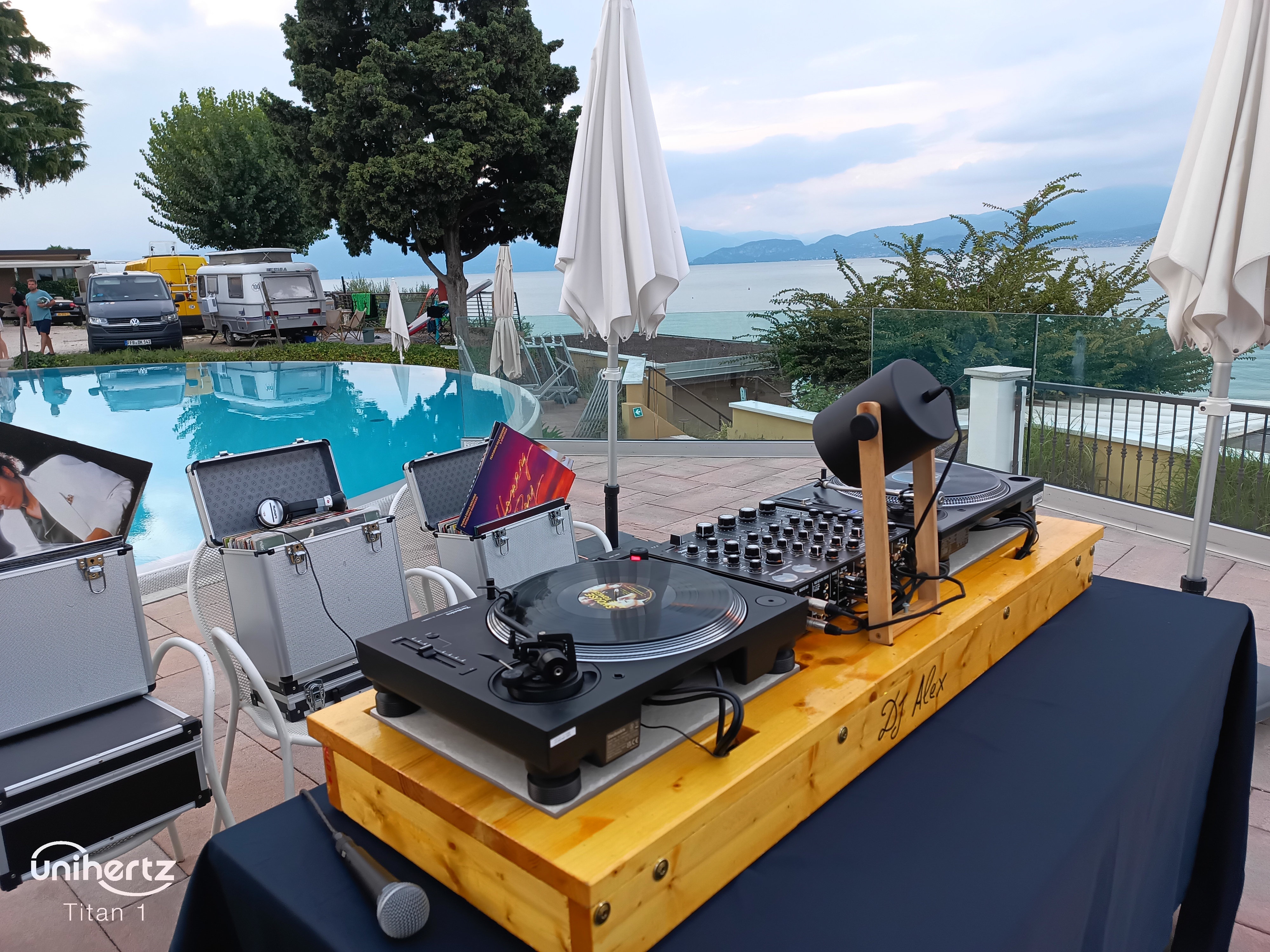 DJ ALEX W