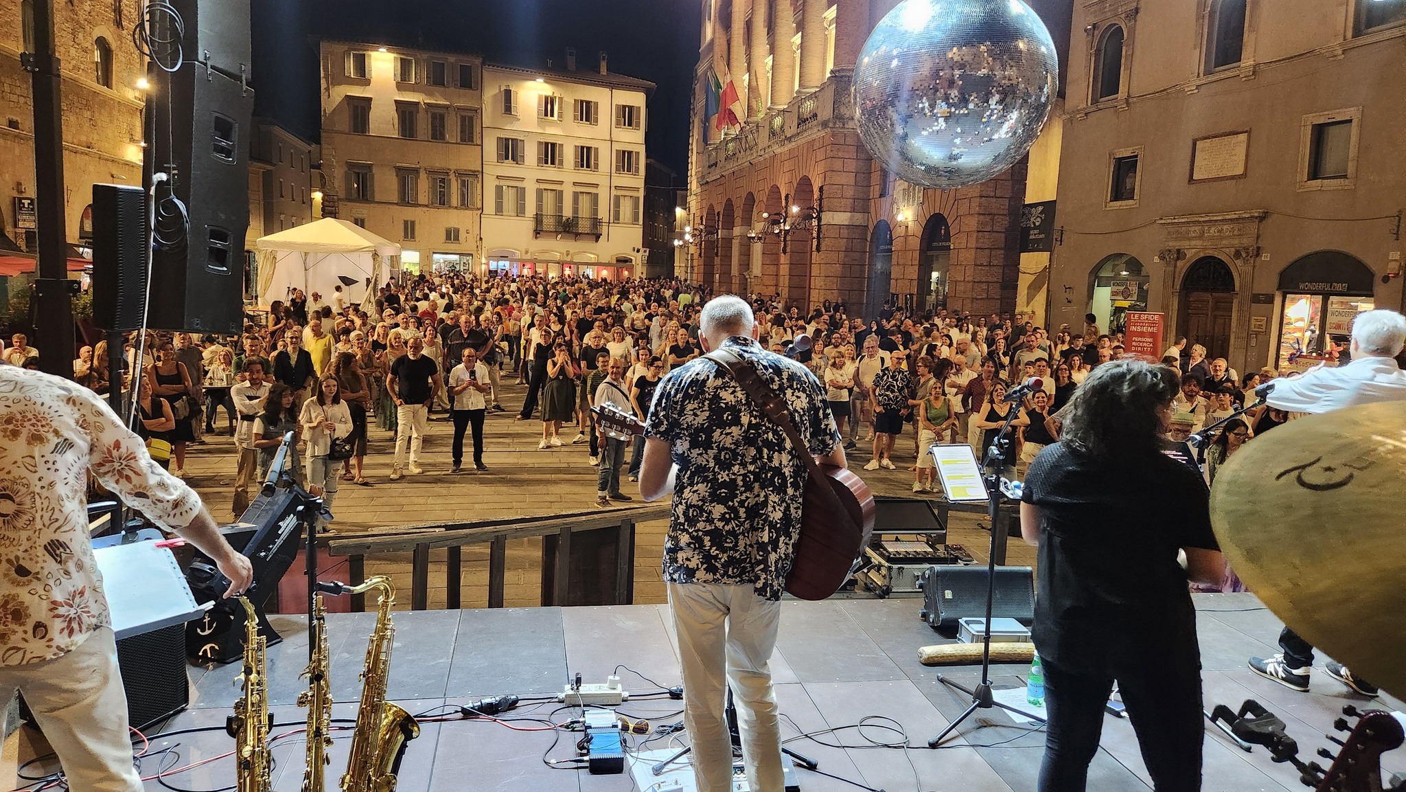 Foto 1 di OSKURI FIGURI